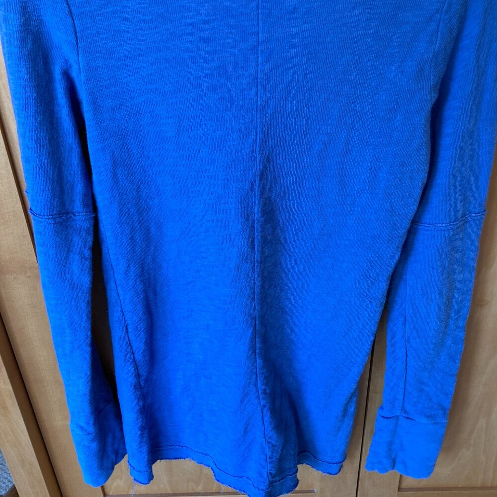Able Raw Edge Button Cuff Thermal long sleeve top Blue Size Small. - Picture 4 of 5